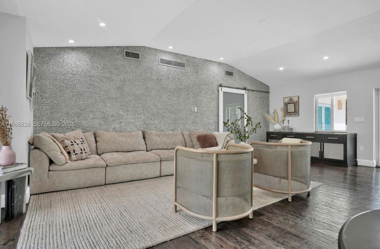 1050 Jefferson St, Hollywood, FL 33019 Photo