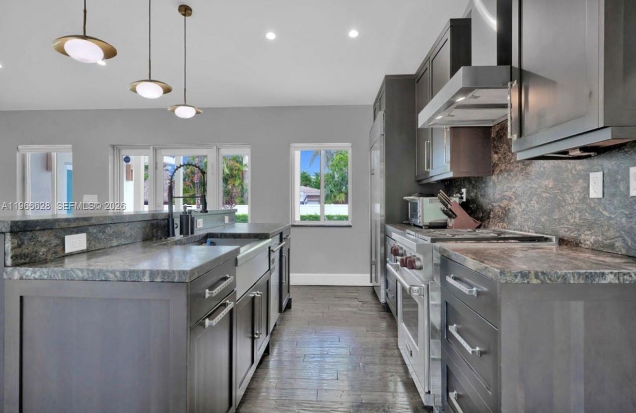 1050 Jefferson St, Hollywood, FL 33019 Photo