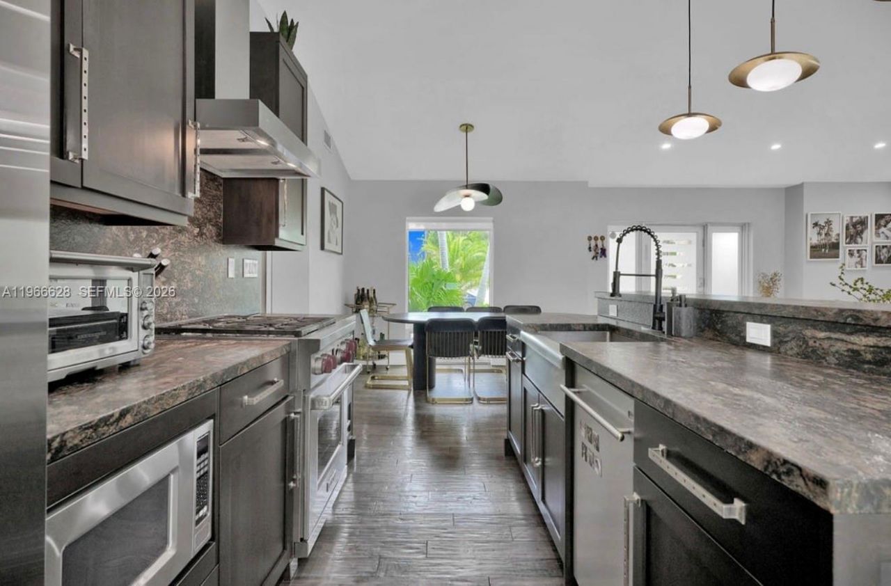 1050 Jefferson St, Hollywood, FL 33019 Photo