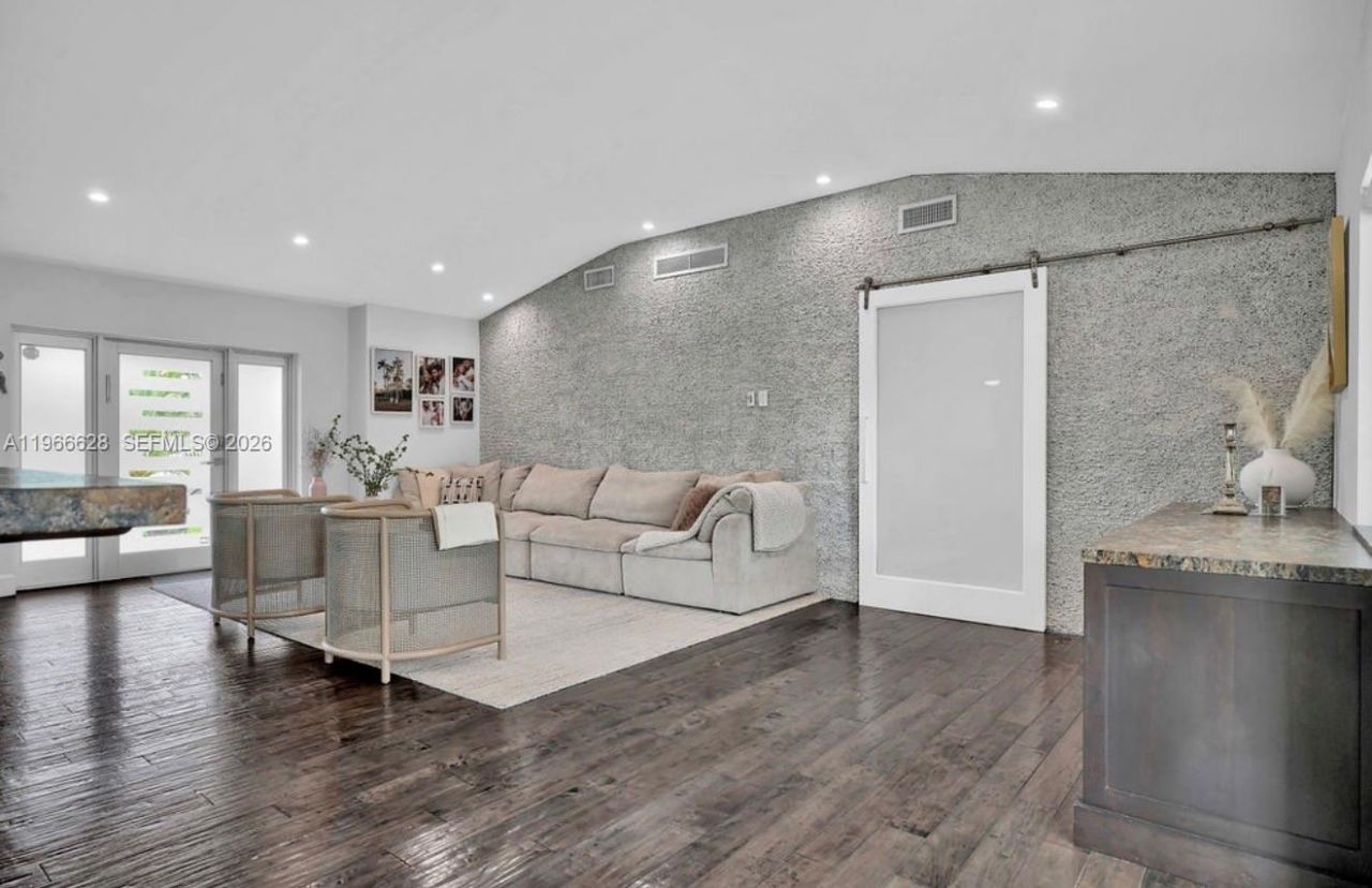 1050 Jefferson St, Hollywood, FL 33019 Photo