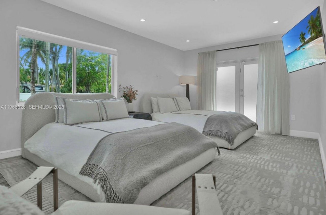 1050 Jefferson St, Hollywood, FL 33019 Photo