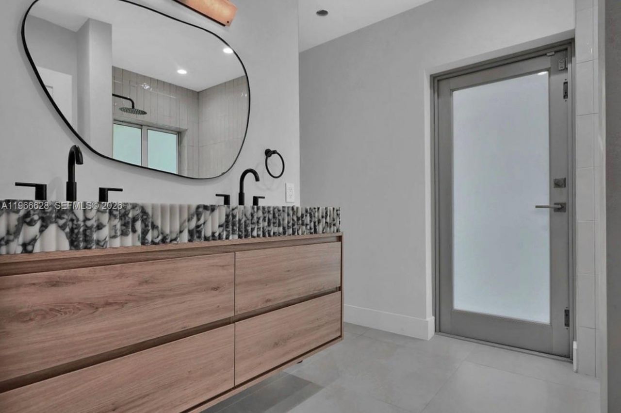 1050 Jefferson St, Hollywood, FL 33019 Photo