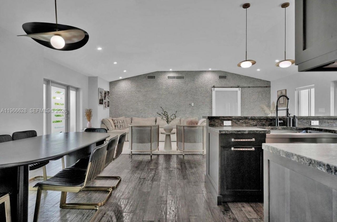 1050 Jefferson St, Hollywood, FL 33019 Photo