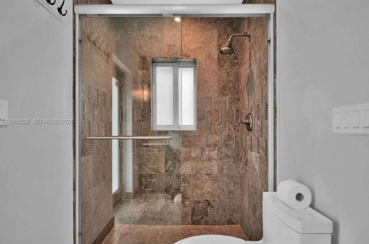 1050 Jefferson St, Hollywood, FL 33019 Photo