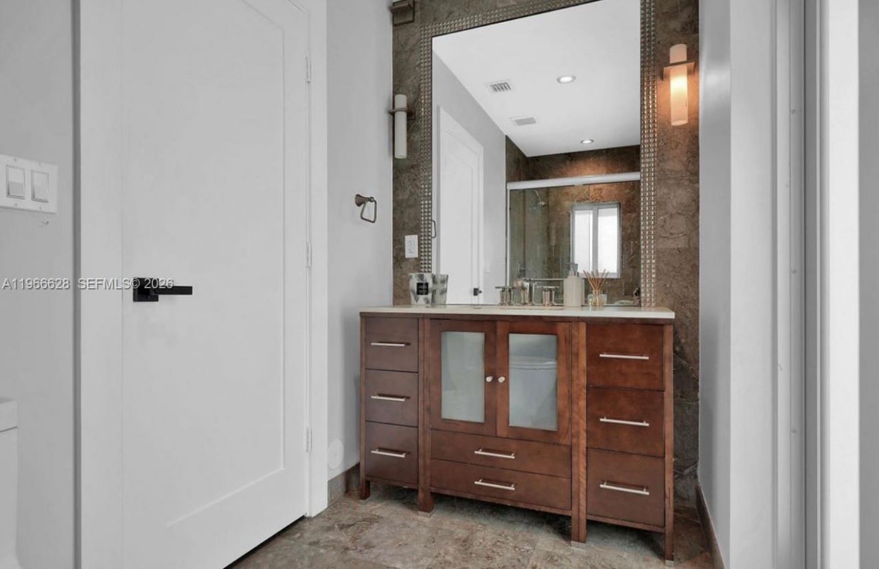 1050 Jefferson St, Hollywood, FL 33019 Photo