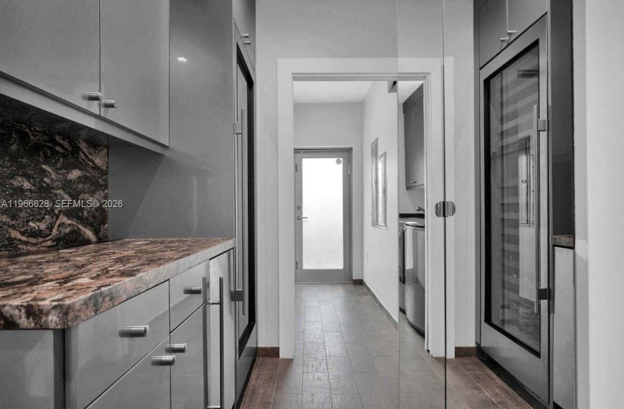 1050 Jefferson St, Hollywood, FL 33019 Photo