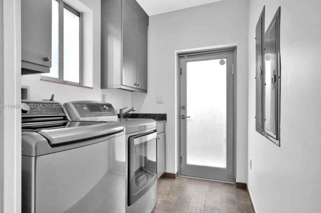 1050 Jefferson St, Hollywood, FL 33019 Photo