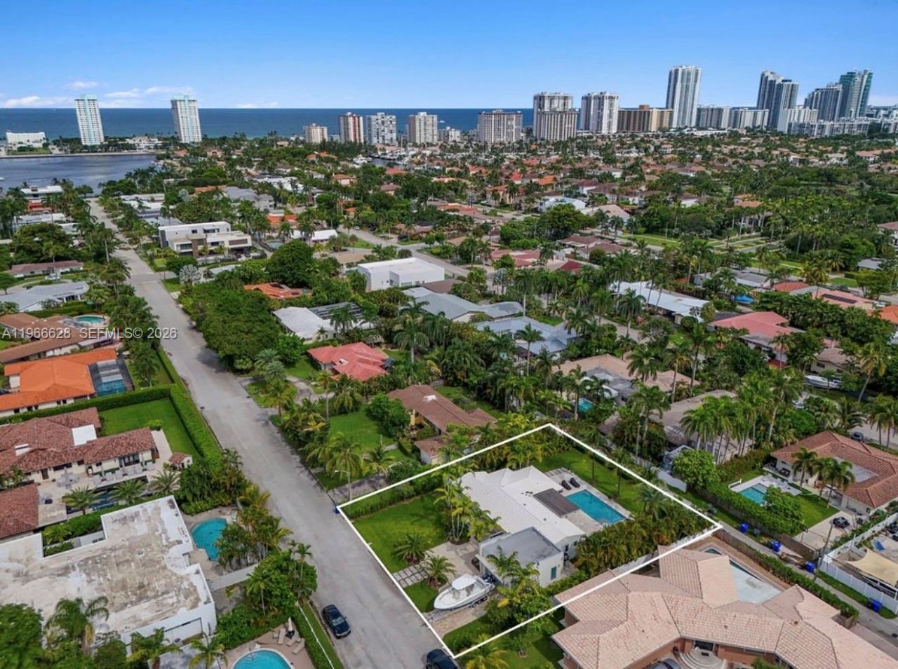 1050 Jefferson St, Hollywood, FL 33019 Photo