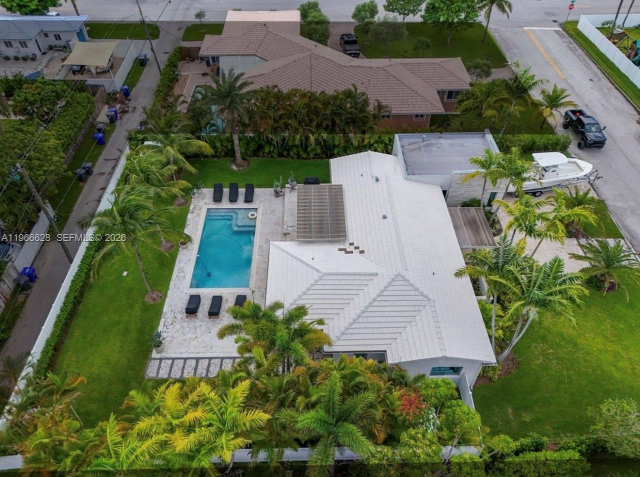 1050 Jefferson St, Hollywood, FL 33019 Photo