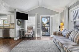 6001-1544 S Kings Hwy. photo 4