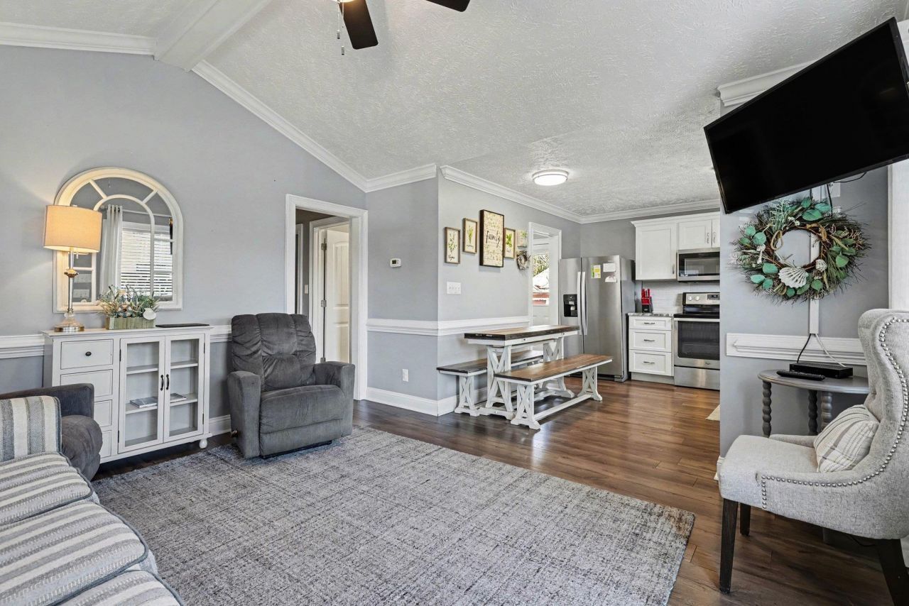 6001-1544 S Kings Hwy. Photo 5