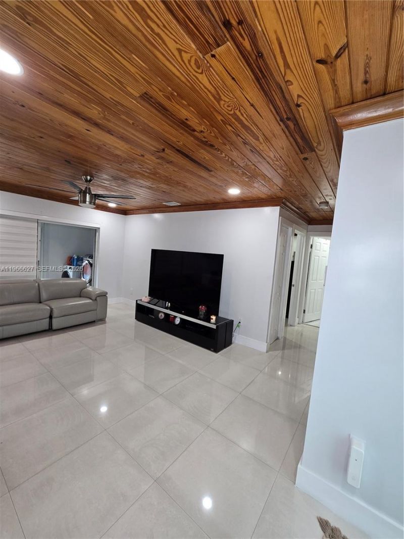 19261 SW 118th Ct, Miami, FL 33177 Photo