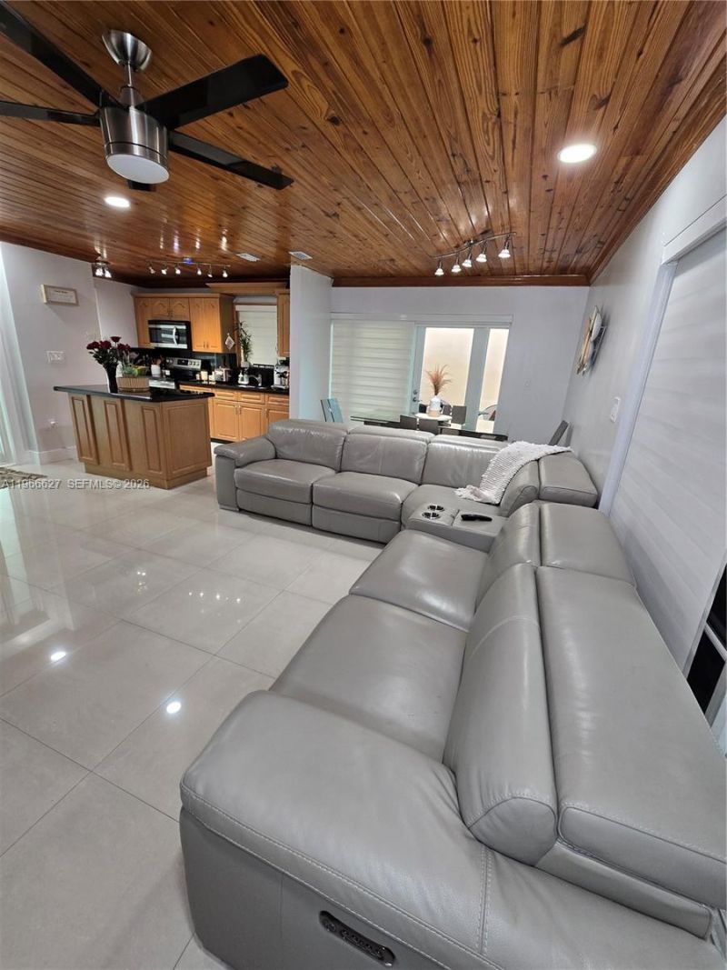 19261 SW 118th Ct, Miami, FL 33177 Photo