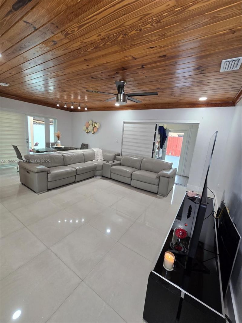 19261 SW 118th Ct, Miami, FL 33177 Photo