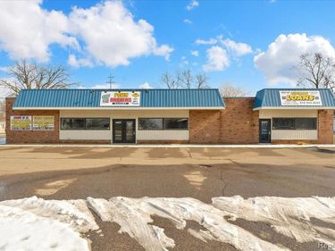 4277 S Saginaw Street , Burton, MI 48529