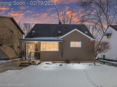 896 E Dallas Avenue, Madison Heights, MI 48071