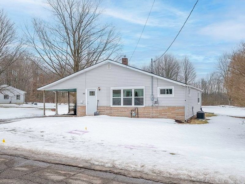 202 Cleveland Avenue E, Warren, OH 44483 Photo 1