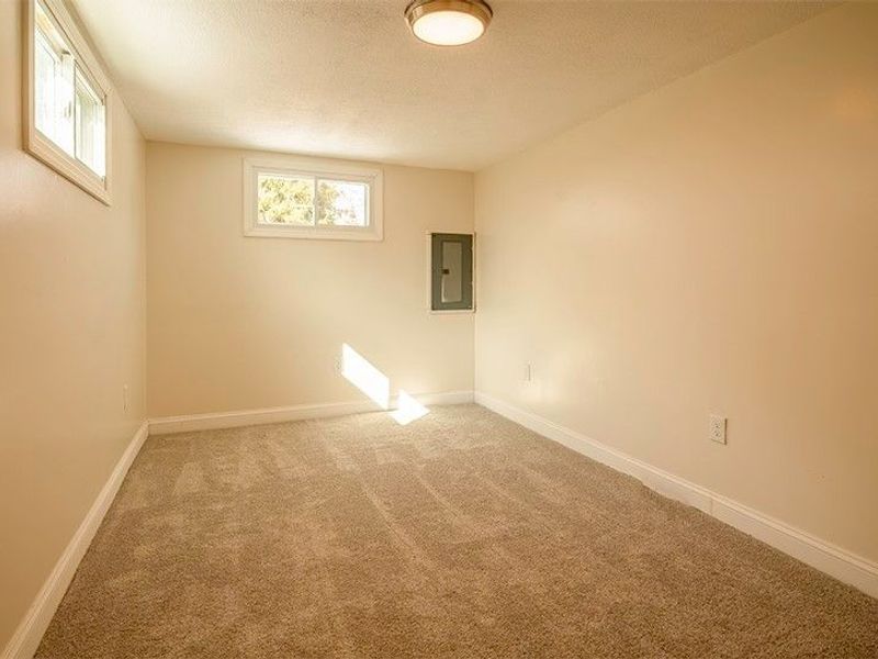 202 Cleveland Avenue E, Warren, OH 44483 Photo 16