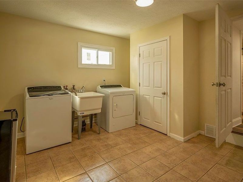 202 Cleveland Avenue E, Warren, OH 44483 Photo 20