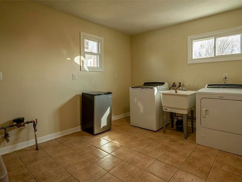 202 Cleveland Avenue E, Warren, OH 44483 Photo 21