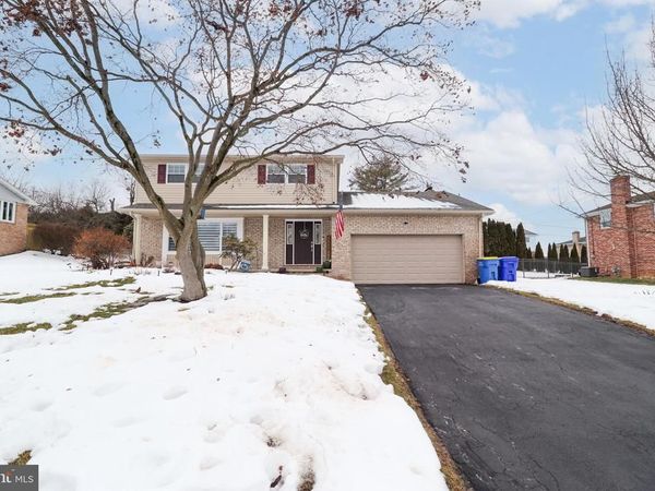 500 CORTLEIGH DRIVE, YORK, PA 17402