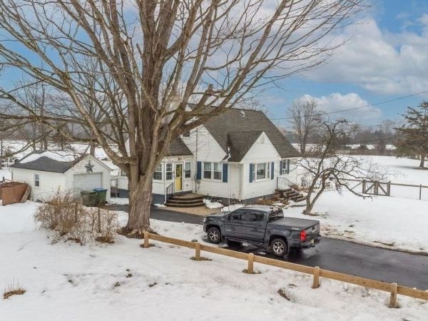 49 Water St, Independence, NJ 07840