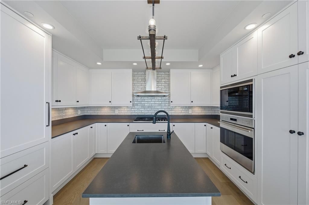 13665 Vanderbilt Dr, Unit 501, Naples, FL 34110 Photo