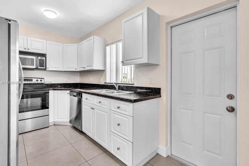 1401 NW 2nd St, Fort Lauderdale, FL 33311 Photo