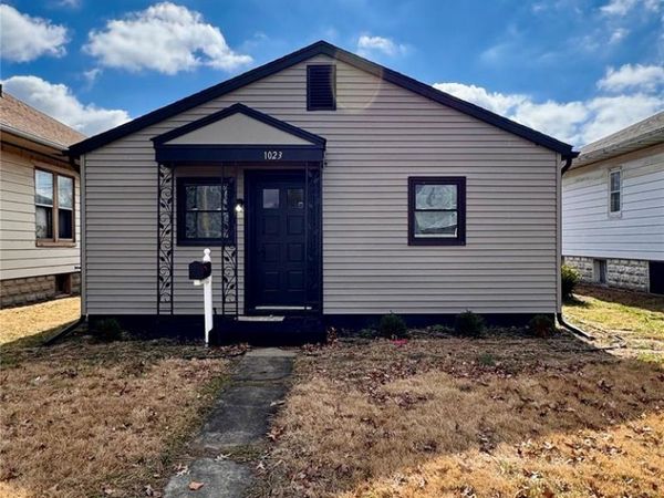 1023 E Broadway, Centralia, IL 62801
