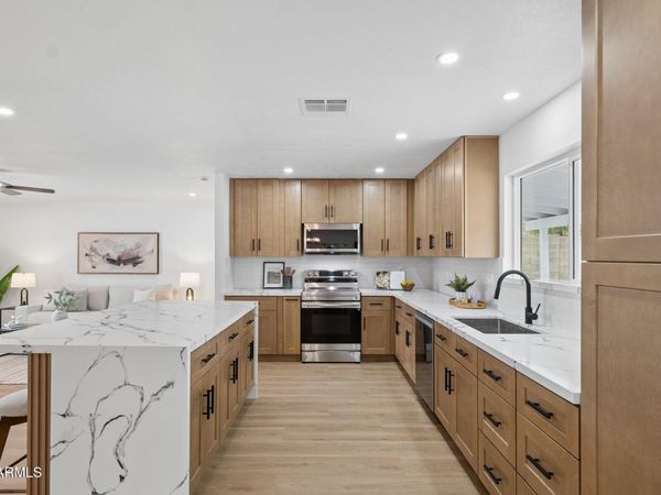 3402 E DAHLIA Drive, Phoenix, AZ 85032