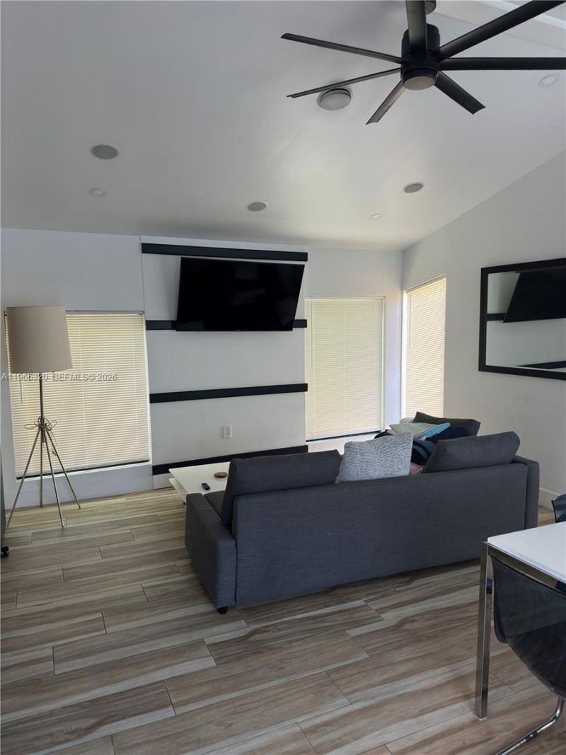 265 NE 151st St , Miami, FL 33162 Photo