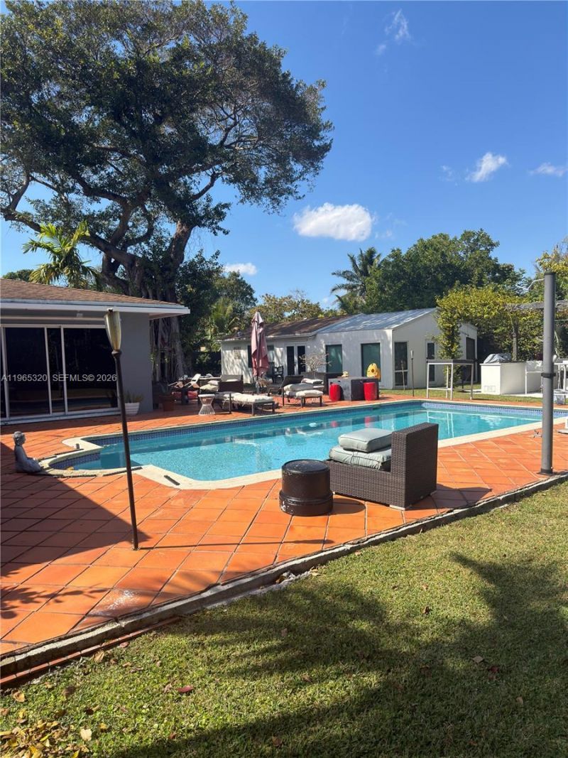 265 NE 151st St , Miami, FL 33162 Photo