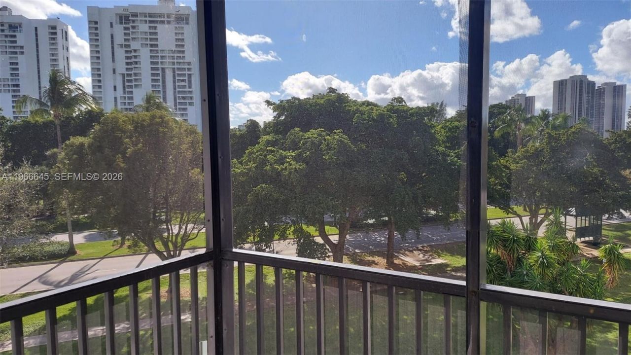 3401 N Country Club Dr, Unit 414, Aventura, FL 33180 Photo