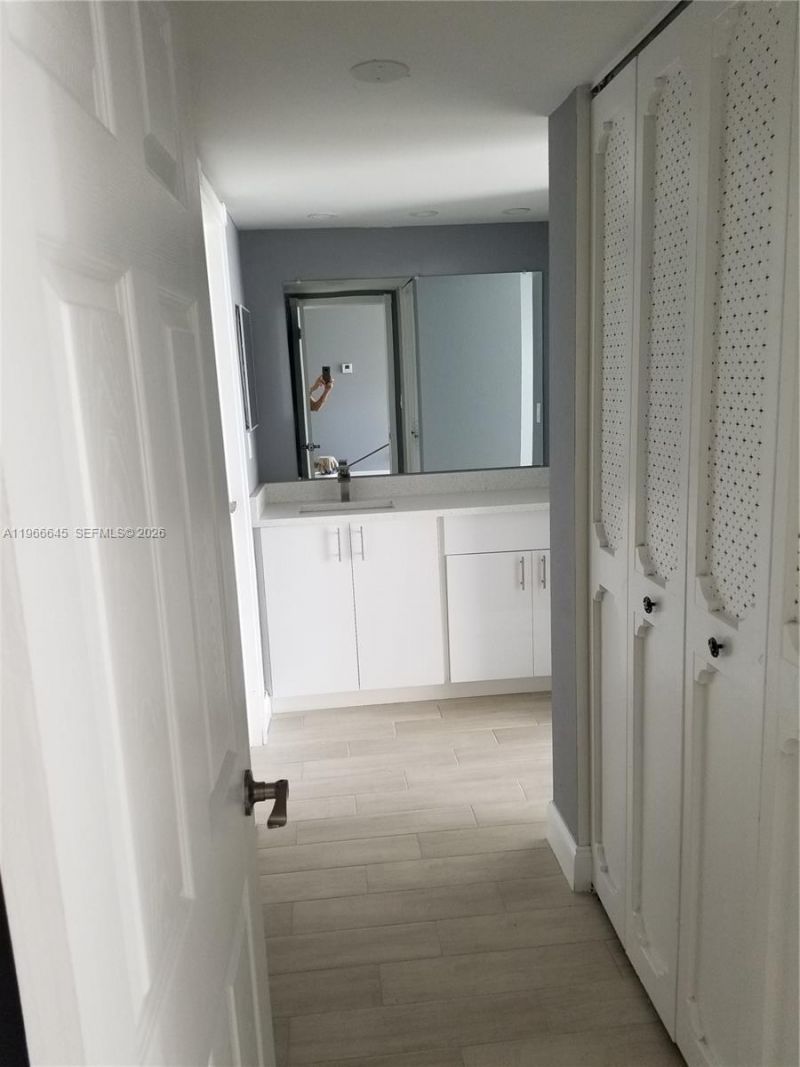 3401 N Country Club Dr, Unit 414, Aventura, FL 33180 Photo