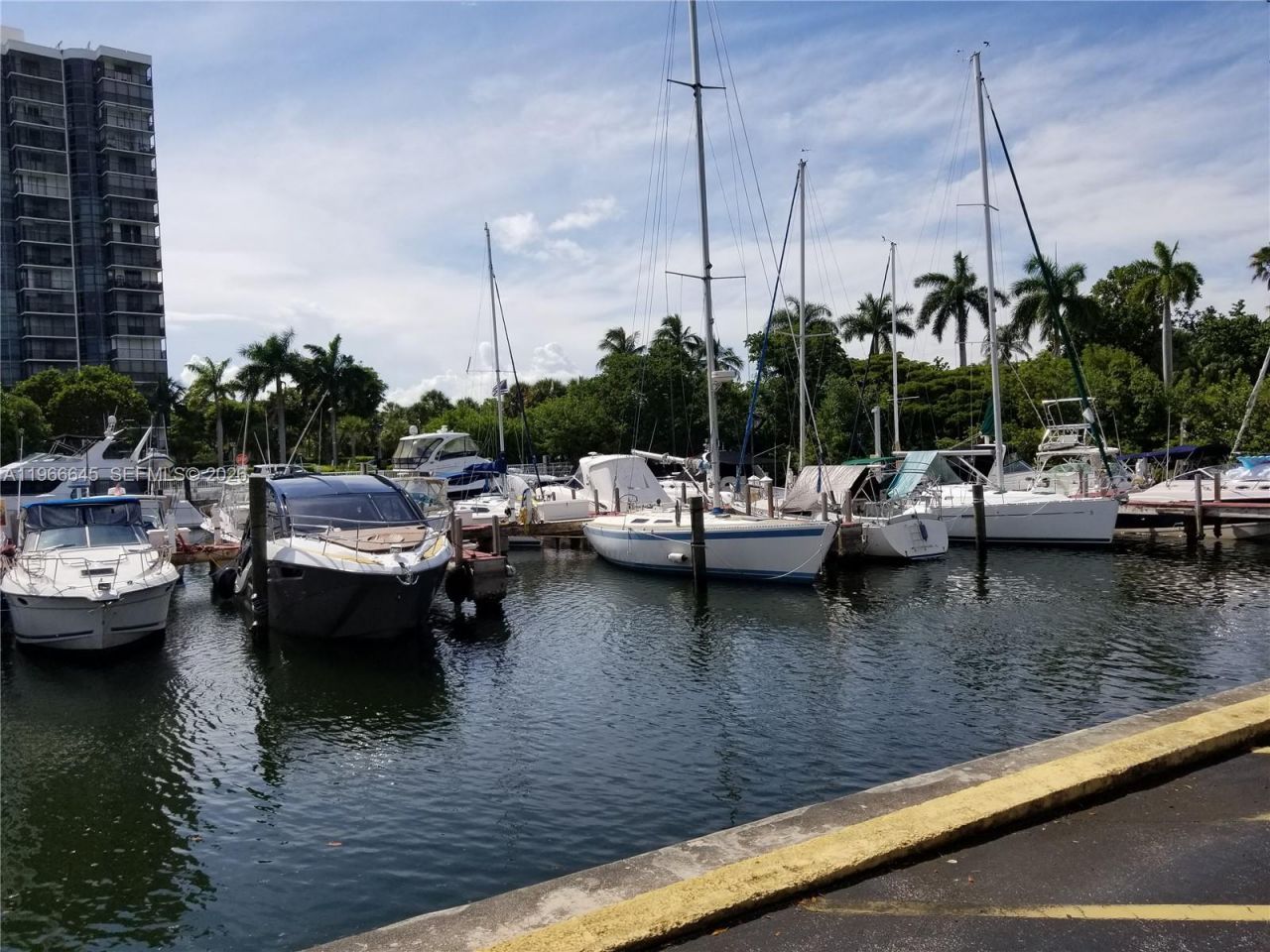 3401 N Country Club Dr, Unit 414, Aventura, FL 33180 Photo