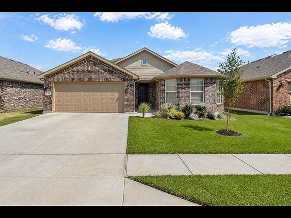 220 Abingdon Street, Azle, TX 76020