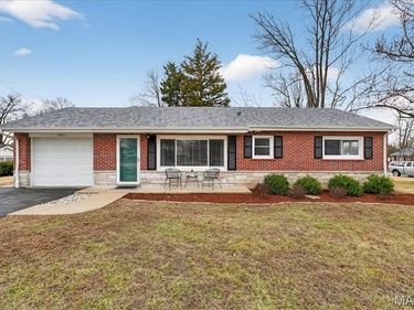 9962 E Watson Road, Crestwood, MO 63126