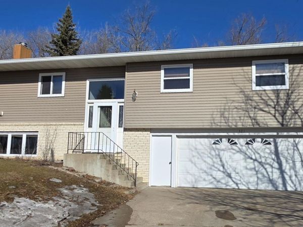 321 15th Street NE, Valley City, ND 58072