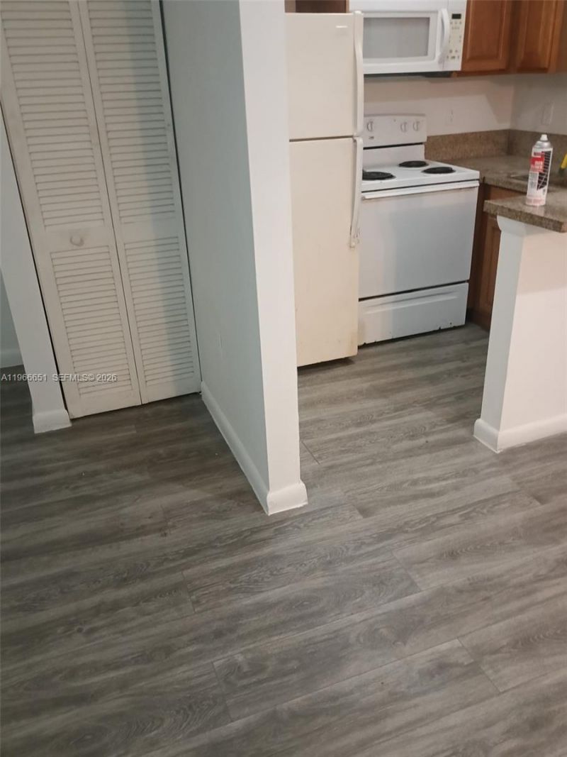 7130 Rue Versailles, Unit 3, Miami Beach, FL 33141 Photo