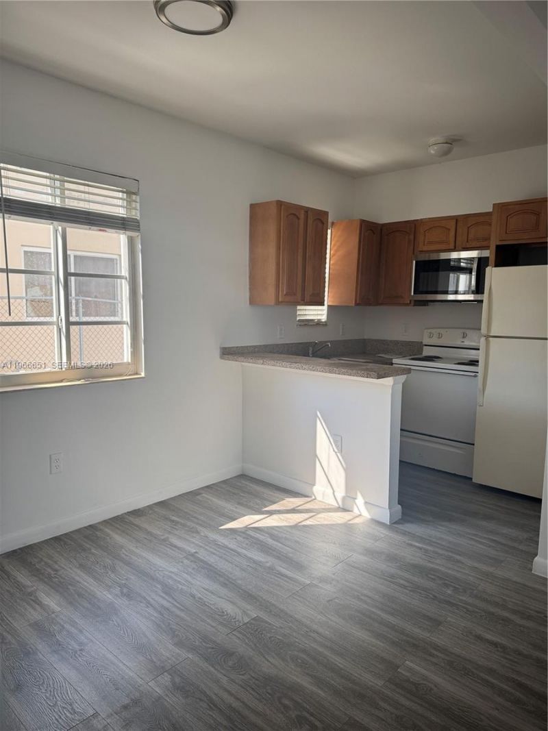 7130 Rue Versailles, Unit 3, Miami Beach, FL 33141 Photo