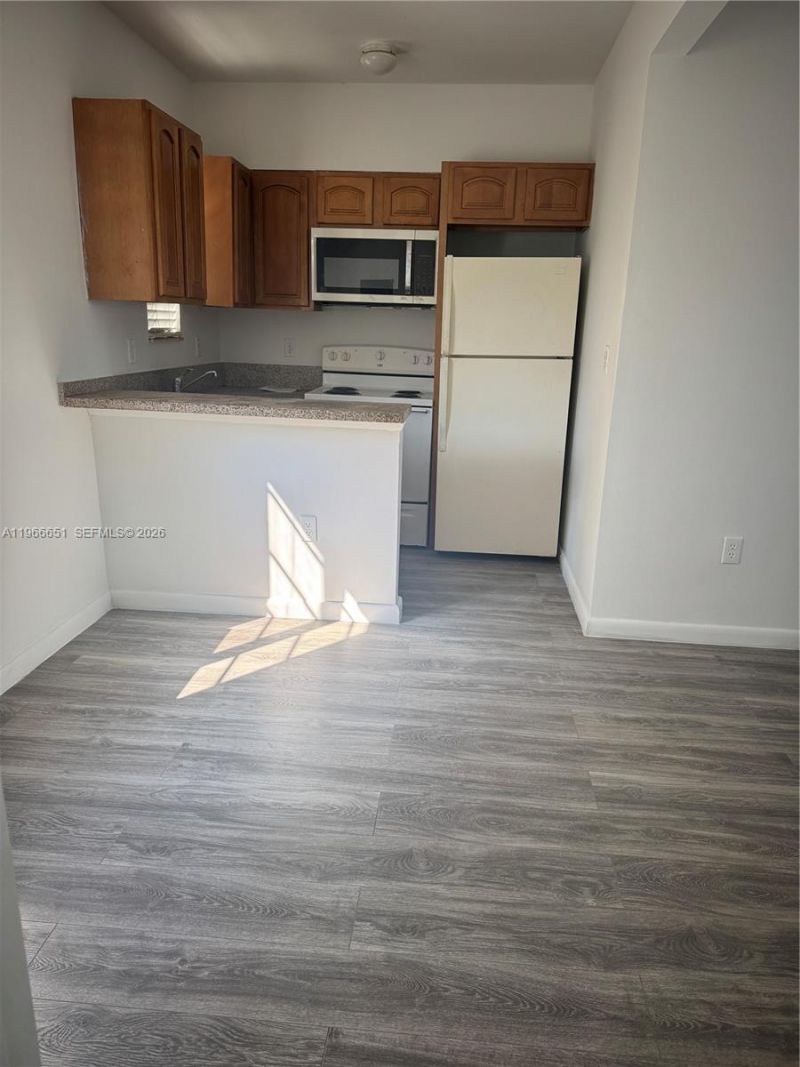 7130 Rue Versailles, Unit 3, Miami Beach, FL 33141 Photo