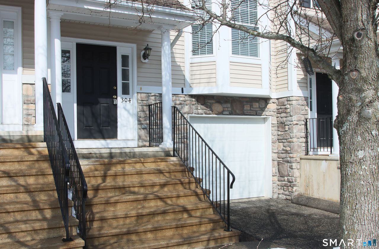 304 Sienna, Unit 304, Danbury, CT 06810 Main Photo