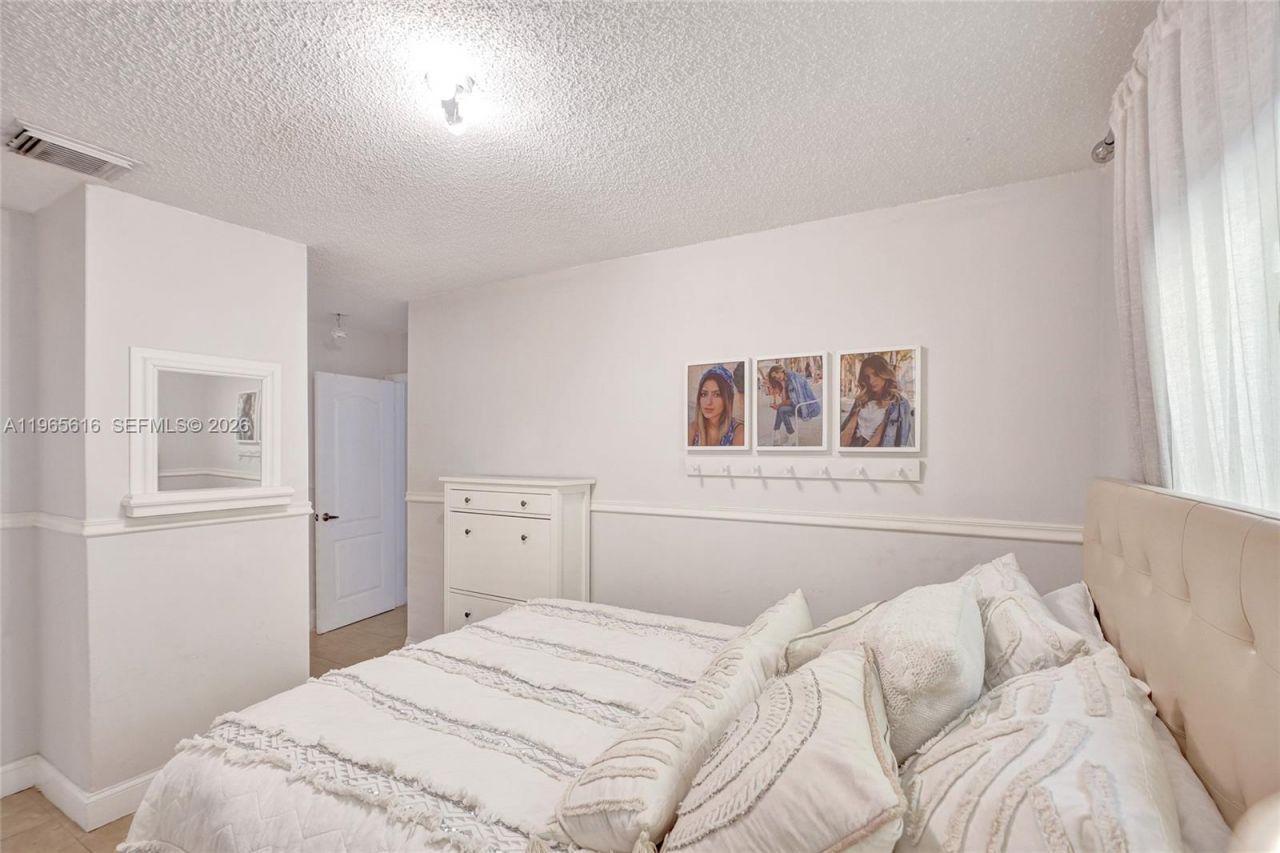 471 SW 92nd Psge, Miami, FL 33174 Photo