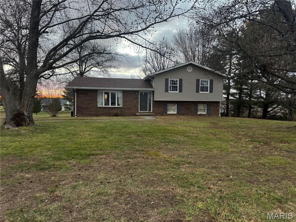 807 Linder Boulevard, Greenville, IL 62246 Main Photo