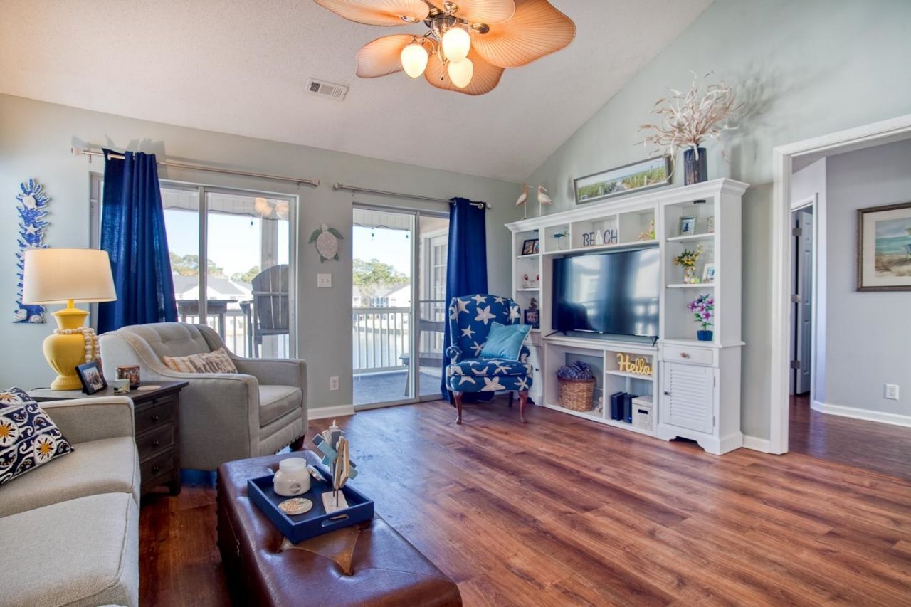 647 Woodmoor Dr. Photo 12