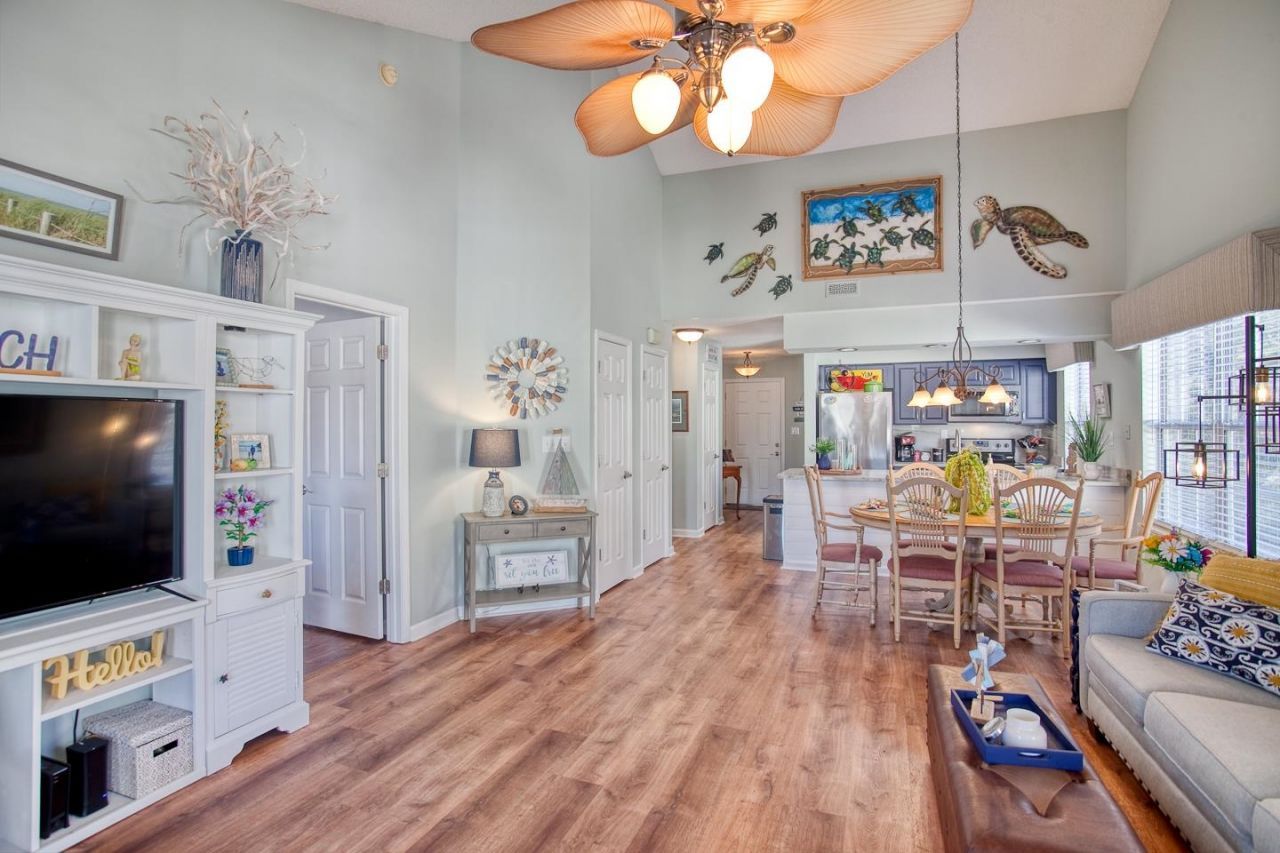 647 Woodmoor Dr. Photo 13