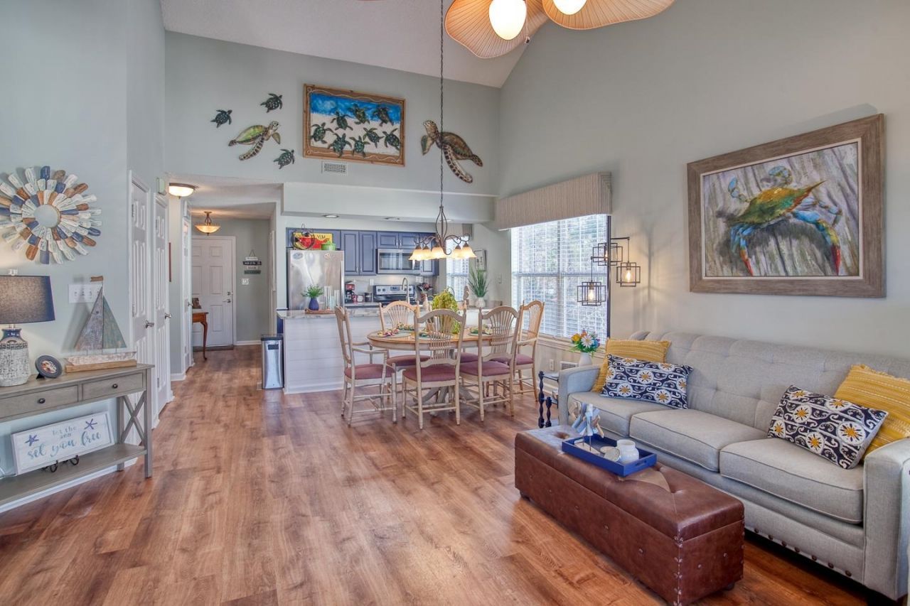 647 Woodmoor Dr. Photo 14