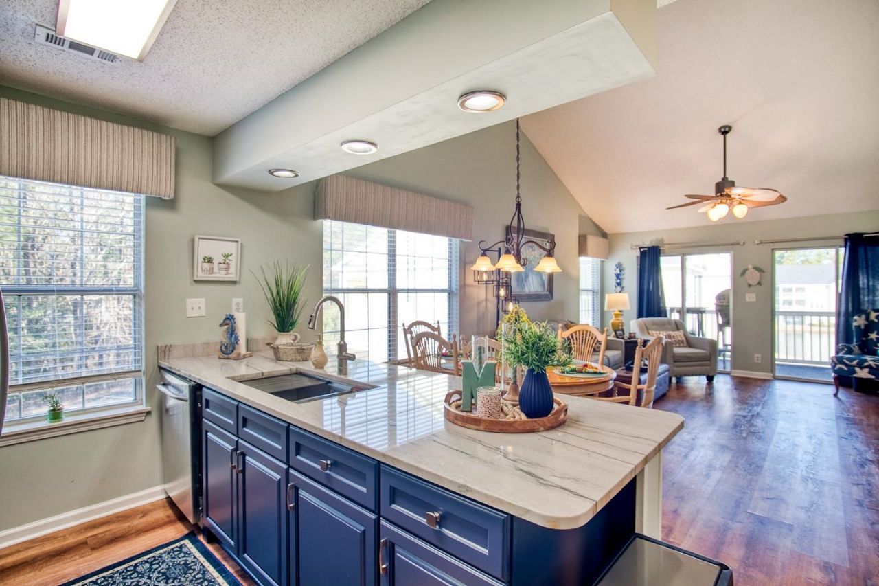 647 Woodmoor Dr. Photo 16