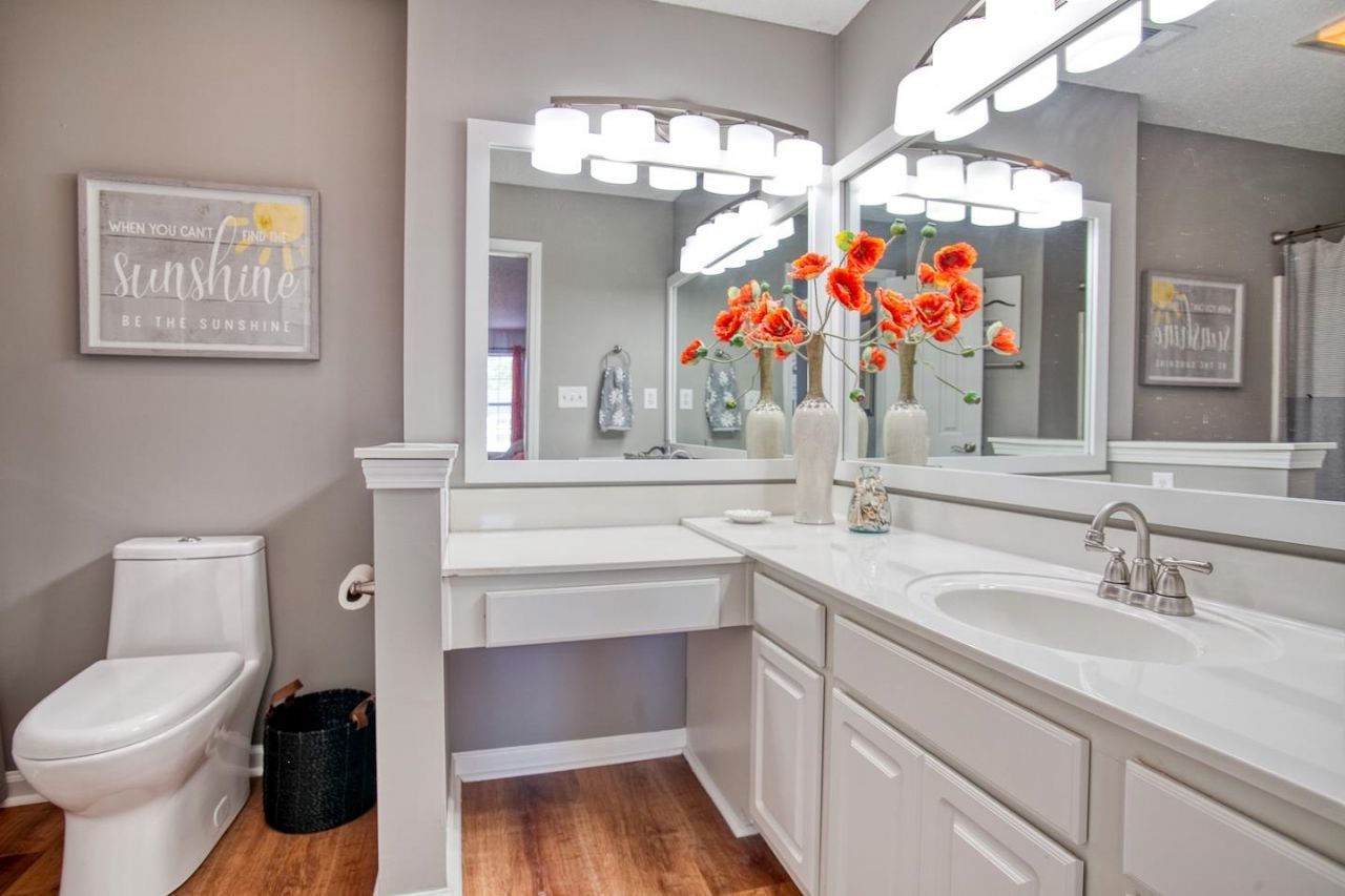 647 Woodmoor Dr. Photo 21