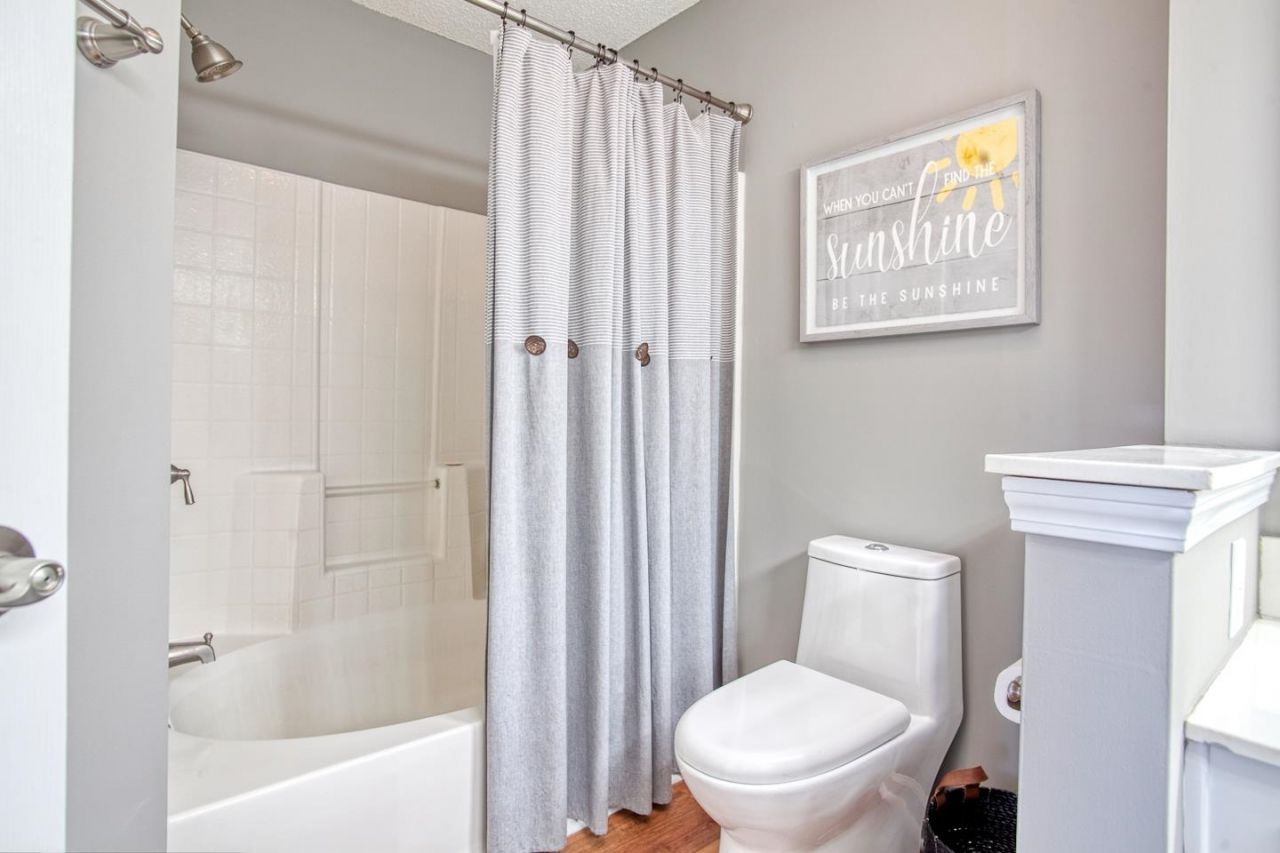 647 Woodmoor Dr. Photo 22